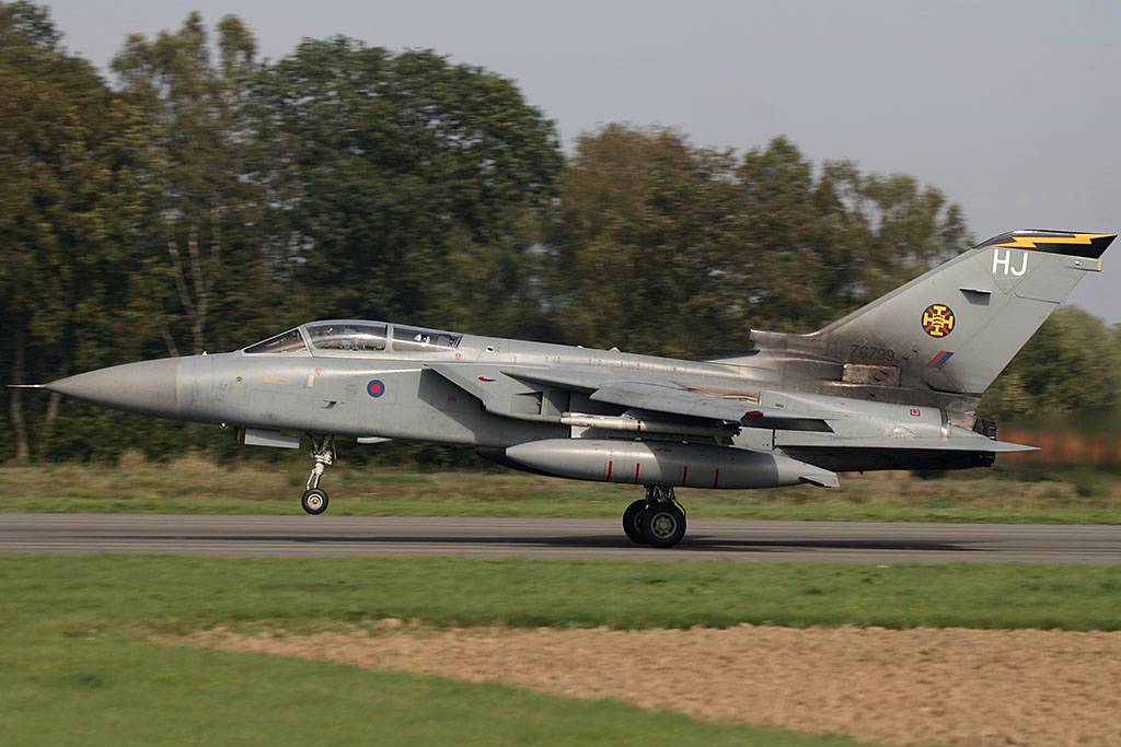 EBFS060928 ZG799 Tornado F3 RAF LV ZG799/HJ Tornado F.3 111 Sqn RAF (C) 28/09/06 Admin